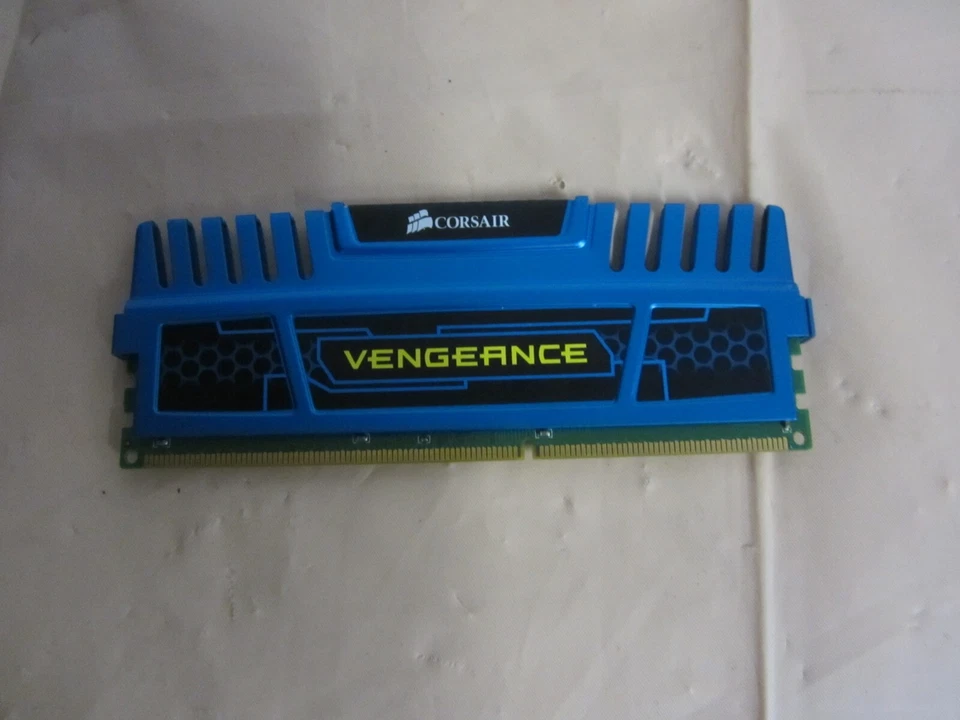 (2) Corsair Vengeance 8GB (2X4GB) and (2) G.skill 4 GBX1 1.5V ( untested) - Image 2 of 4