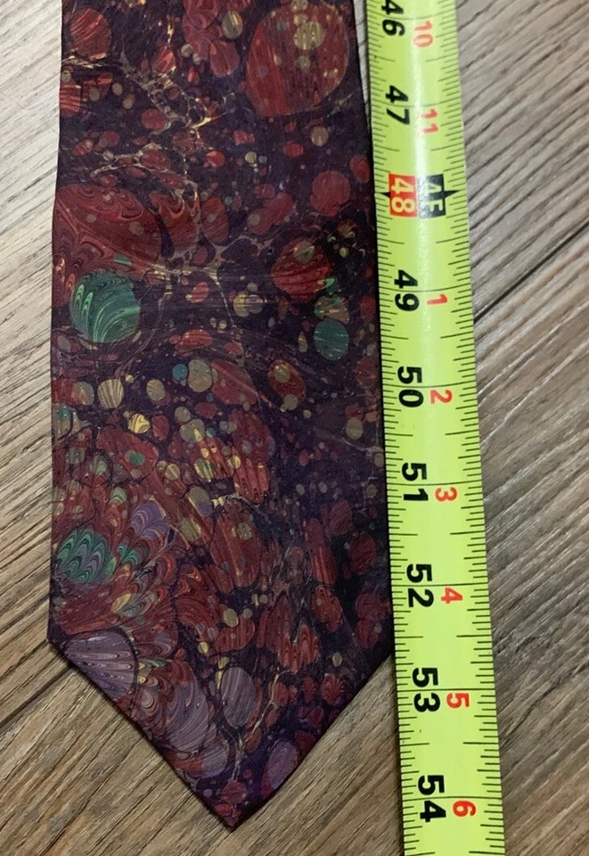 Corbata de seda jaspeada a mano de polilla hecha en EE. UU. Arte naturaleza colorida corbata Foto 4 de 4