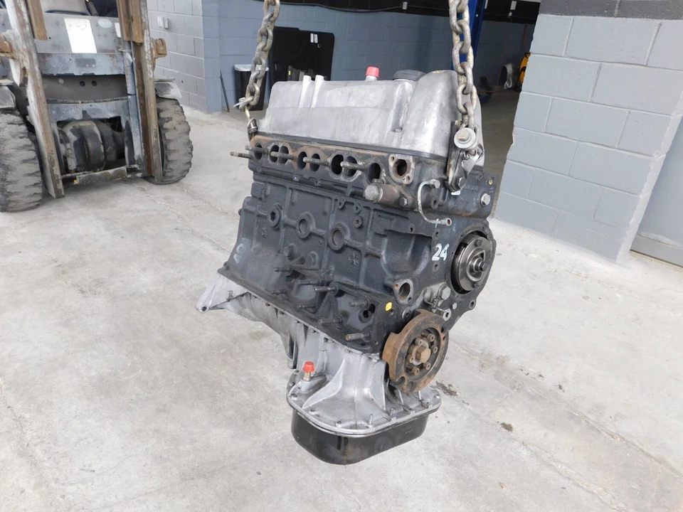 W123 1977 - 1983 240D ENGINE LONG BLOCK 6160161401 - Image 2 of 4