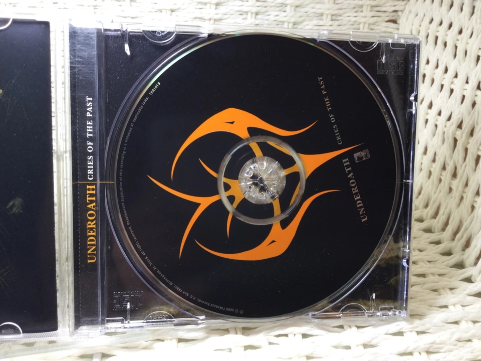 UNDEROATH Cries Of The Past CD Hardcore Metal Rare Album From Japan Foto 3 de 4
