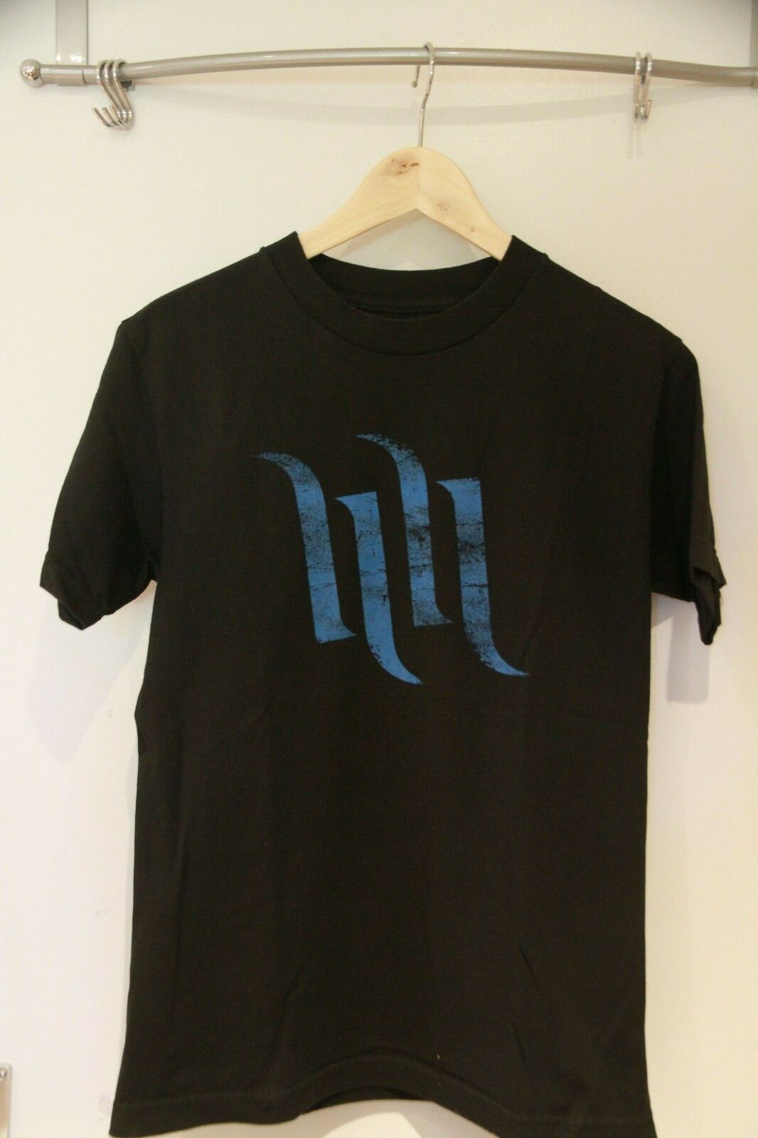 ALTRA T Shirt von Hart and Huntington H&H schwarz blau weiß großes Rückentatoo Small