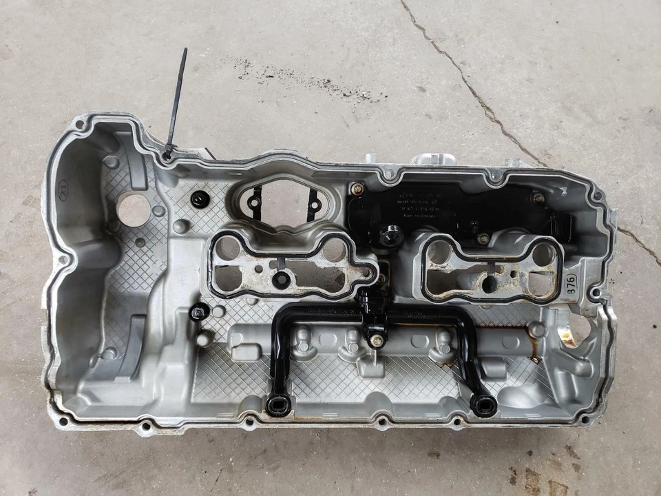 14 15 16 BMW X5 4.4L Cubierta Válvula Derecha 11127636759 Foto 2 de 3