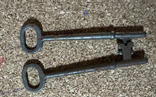 2 Vintage Skeleton Keys