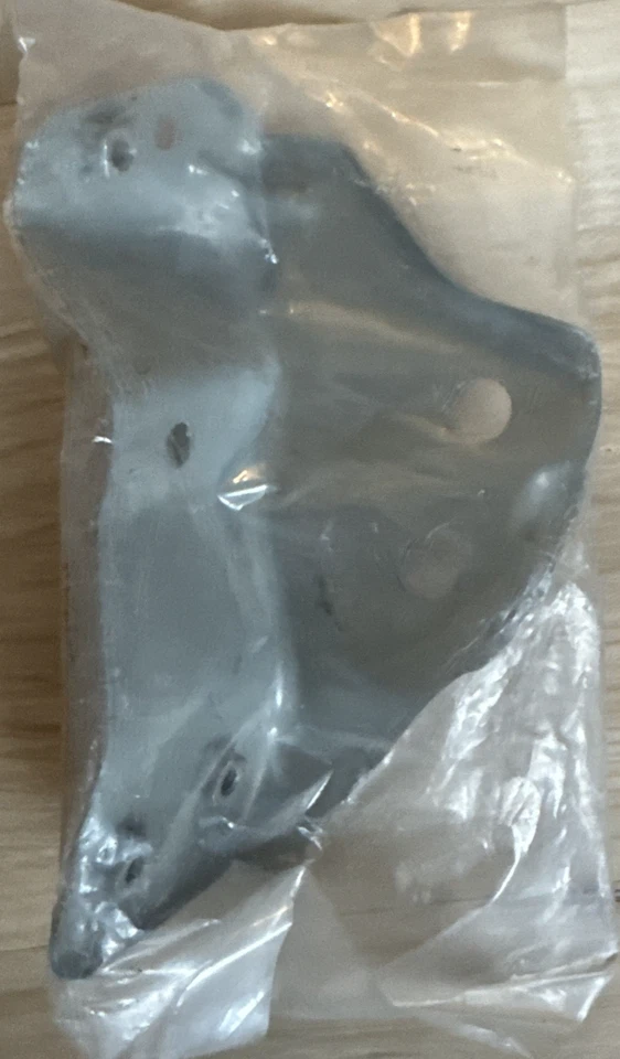 Soporte guardabarros delantero Hyundai Accent 2012-2017 LH OEM 663171R300 - nuevo caja abierta Foto 2 de 2