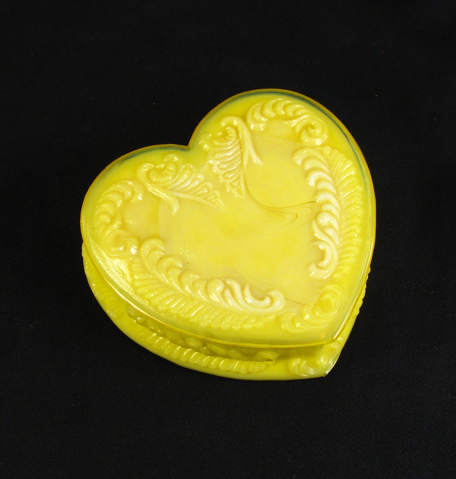 Degenhart Glass Custard Heart Jewel Covered Box - 1960's - UV Glow