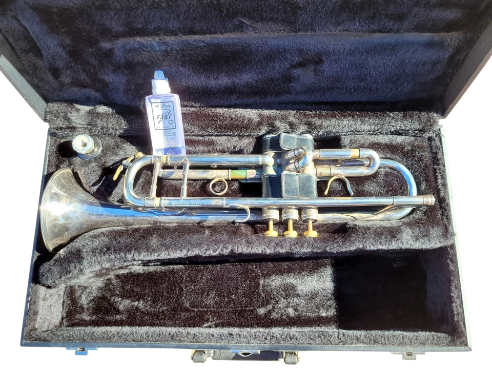 Trompeta de Plata Benge 90B con Boquilla Válvula Aceite y Estuche Rígido Holton Foto 2 de 4