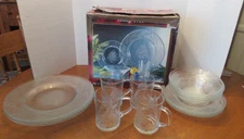 HOLLY TREE Arcoroc 16 Pc Set- 4 Dinner & 4 Plates, 4 Cereal Bowls, 4 Mugs- IOB