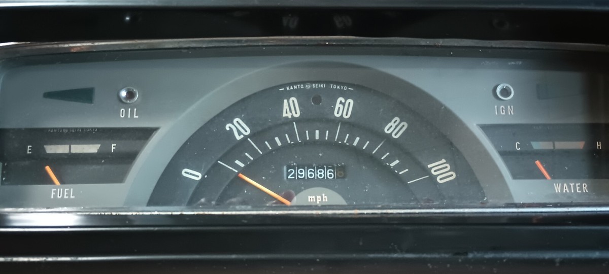 DATSUN 520 521 PICKUP SPEEDOMETER INSTRUMENT GAUGE CLUSTER WITH