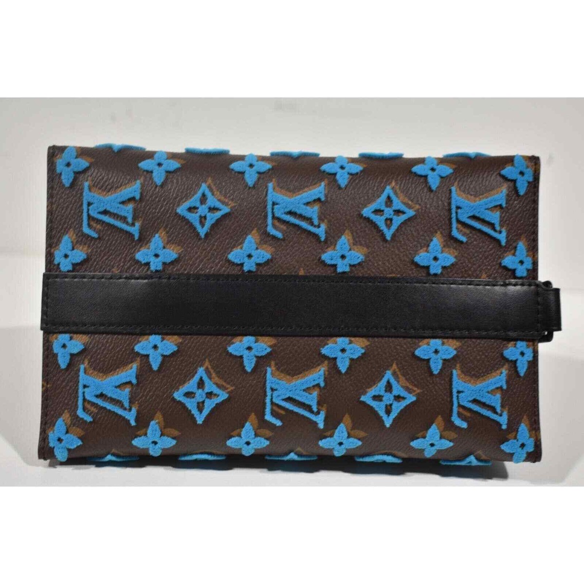 LOUIS VUITTON リバーシブルベスト Louis Vuitton Triangle Messenger Blue Tuffetage Monogram