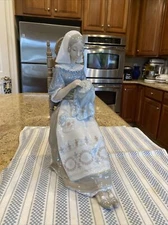 Lladro 4865 Insular Embroideress - Perfect Condition