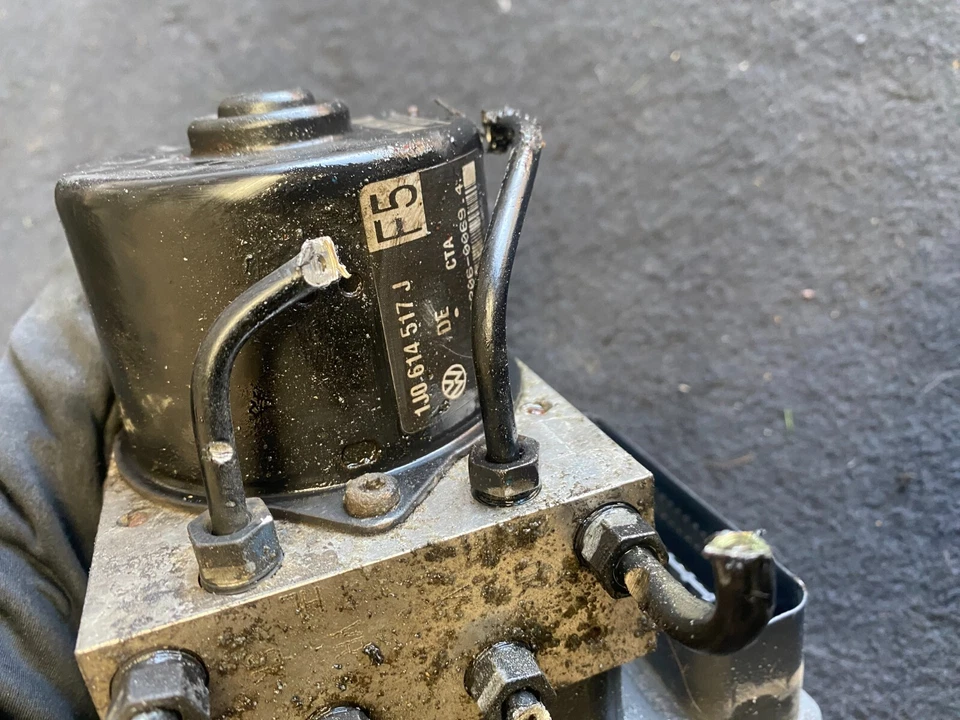 Volkswagen Golf MK4 2005 módulo de control de bomba ABS 1J0614517J #10 Foto 3 de 4