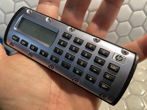 CALCULADORA HP HEWLETT PACKARD COLOR PLATA CON FORMA OVALADA NUEVA A ESTRENAR - Imagen 7 de 9