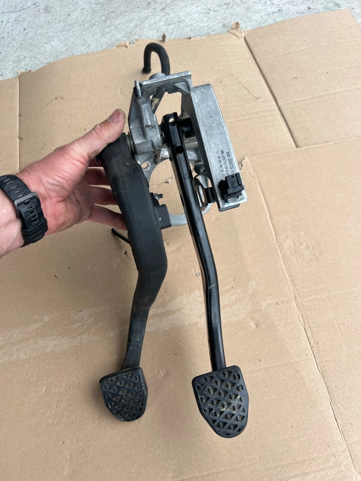 BMW Clutch Part 6762250 &ndash; Metal, Plastic Superseded Part Number: NA Brand: BMW Series: E92 Type: Brake Pedal Interchange Part Number: 6762250 Car: 2013 BMW 335i OE/OEM Part Number: 6762250 Manufacturer Warranty: 2 MONHTS Attachment Type: NA thumbnail 5