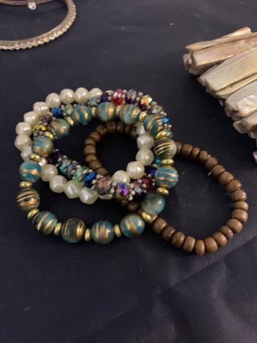 BRACELETS BANGLES STRETCH FUN LOT OF 14 VINTAGE FASHION COSTUME JEWELRY - Picture 4 of 10