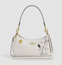 COACH x PEANUTS CBJ76 Teri Torba na ramię Snoopy Kreda Multi Outlet