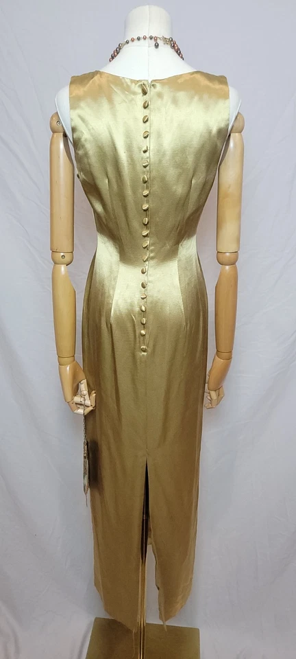 Vestido Donna Morgan Vintage Satinado Dorado Sin Mangas Cuello en V Cremallera Espalda, Talla 2 Foto 3 de 4