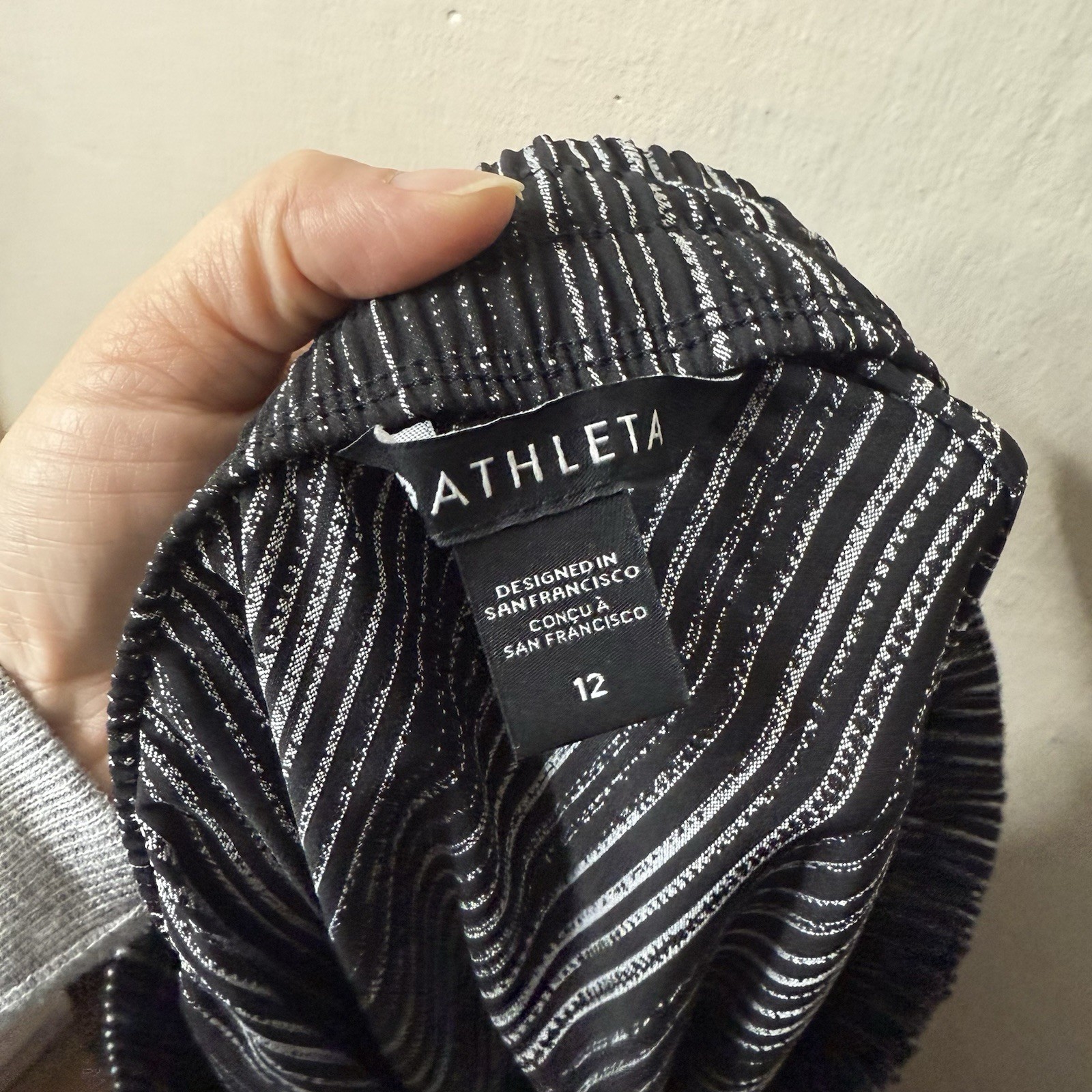 Athleta Black White Arrival Drawstring Pull On Ou… - image 4