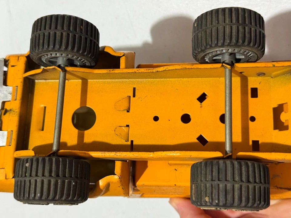 Camión de volteo Tonka 1976 acero prensado buen juguete antiguo 8 3/4" largo vintage Foto 3 de 4