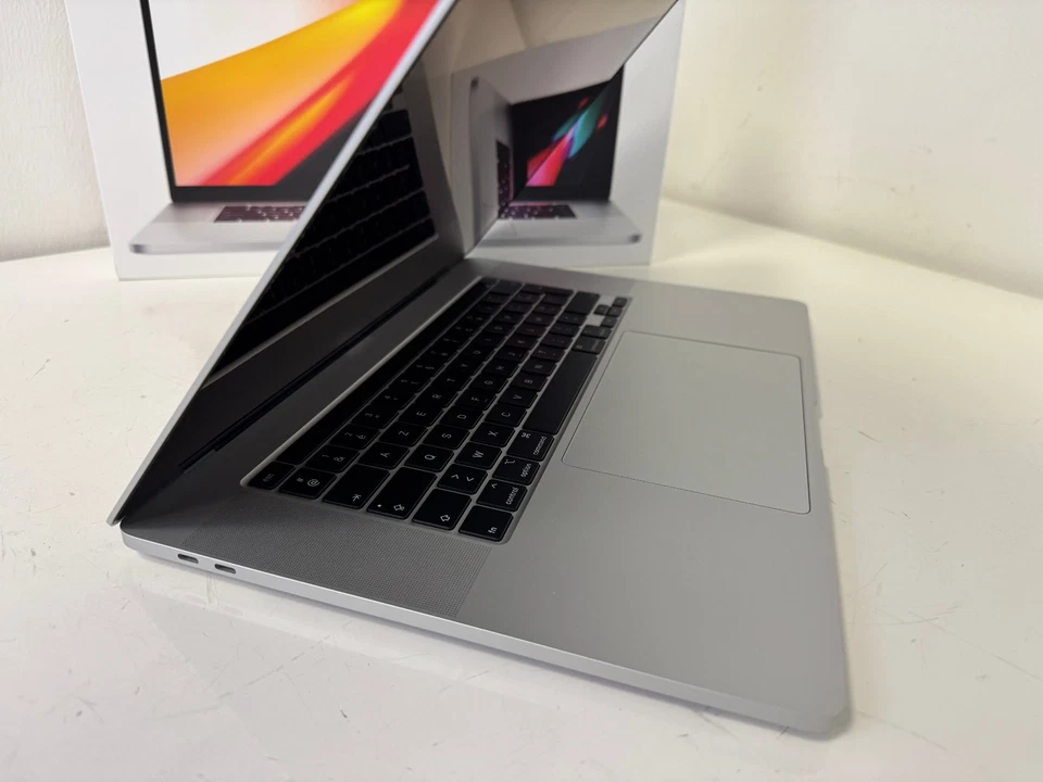 Apple MacBook Pro 16" 2019 Intel Core i9 9980HK 2,4 GHz 64 GB RAM 512 GB SSD - Bild 3 von 4