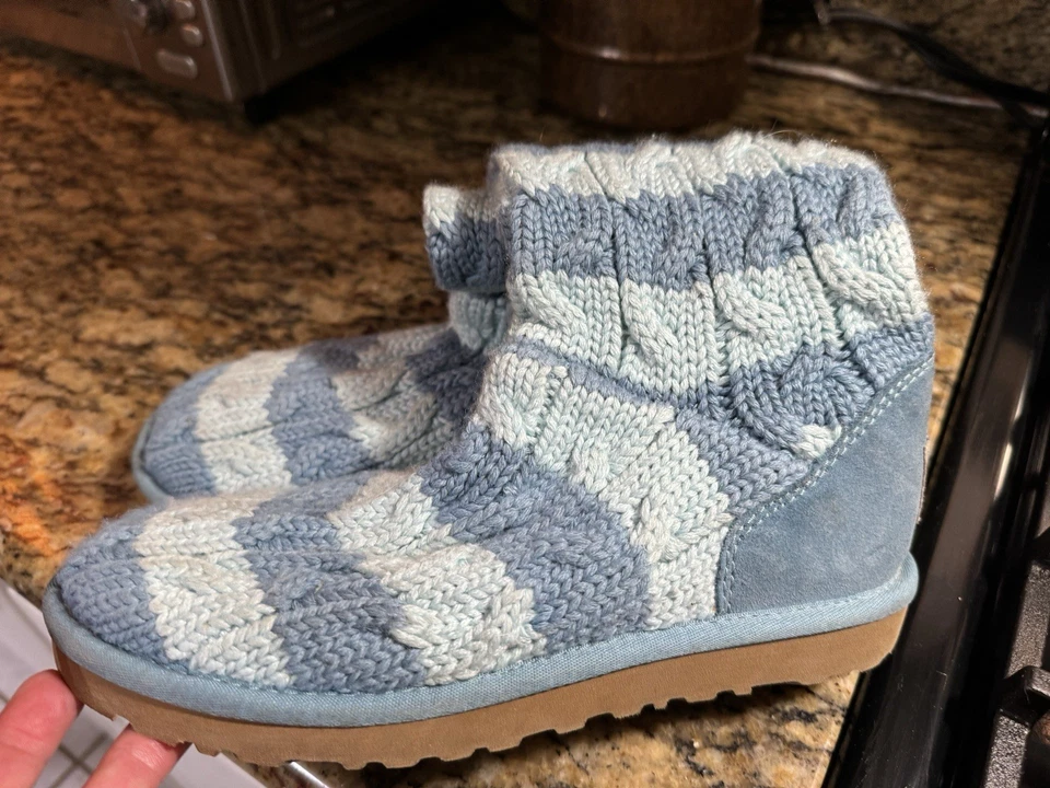 Sweater style UGG striped  size 7 women’s - Image 2 of 4