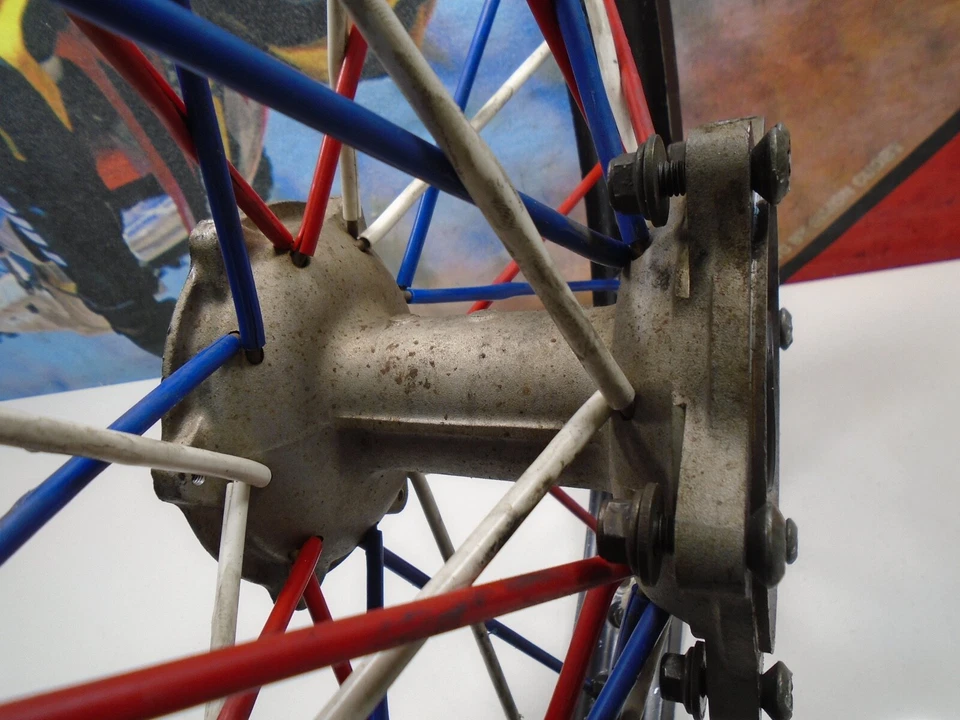 Yamaha YZ 426F 2002 rueda trasera (E) 02 YZ426F 426 Foto 3 de 4