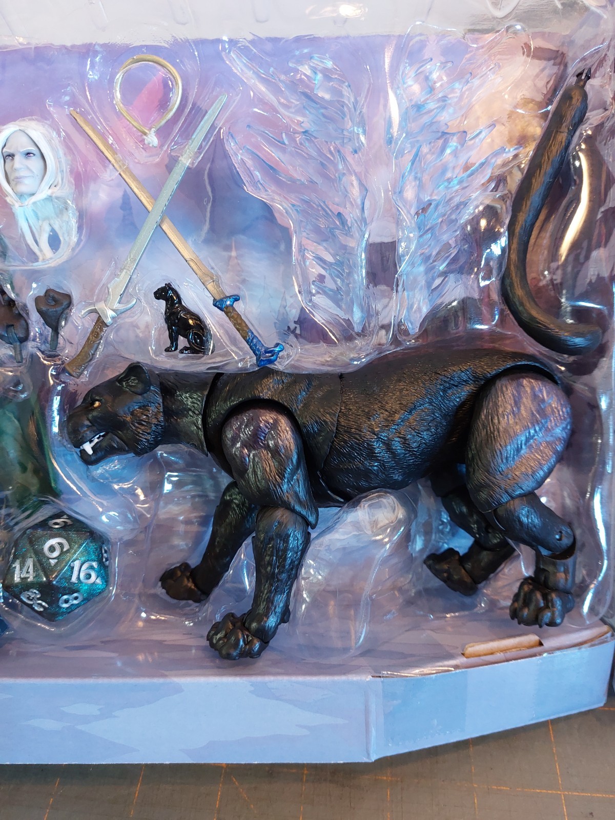 Hasbro Dungeons & Dragons Forgotten Realms Drizzt Guenhwyvar Figure Open Box thumbnail 4