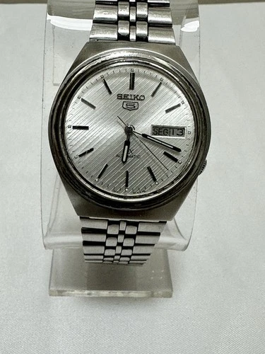Vintage Seiko 5 DX 7009-3030 Automatic Day/Date White Dial Japan Made Men Watch