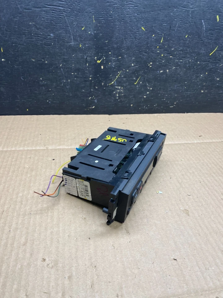 2003 to 2011 Ford Crown Victoria Marquis A/C Heater Climate Control u5918 DG - Image 2 of 4