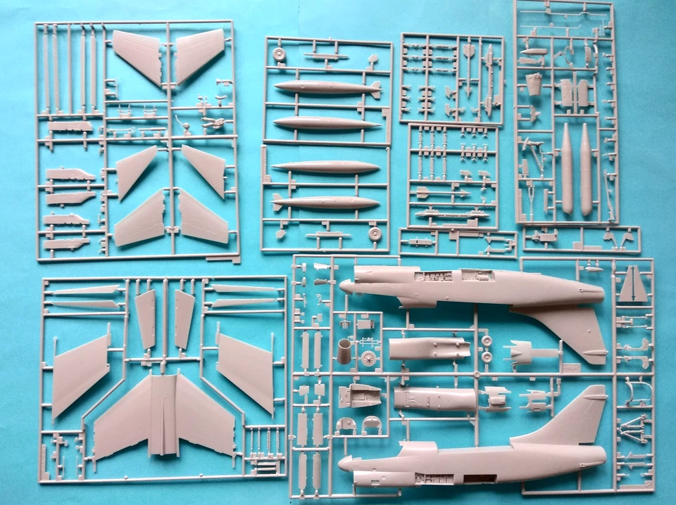 L.T.V. A-7E CORSAIR II VALIONS 1:48 Hasegawa  07014 P14 - Immagine 2 di 4