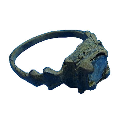 OLD NICE 17TH CENTURY RING BRONZE WITH GLASS SHIPWRECK PIRATE COLONIAL TIME
