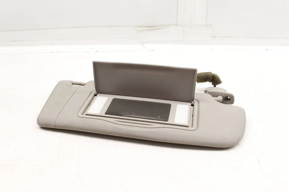 1996-1999 AUDI A4 - правый солнцезащитный козырек / зеркало 8D0857552E - Изображение 3 из 4