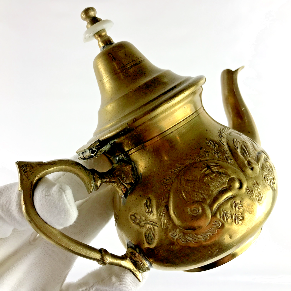 Théière Vintage En Métal Argenté – Style Marocain Traditionnel