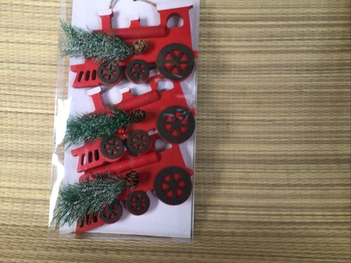"Lote de 3 Motor de Tren Rojo Pintado en Madera Árbol Cono de Pino Adorno de Navidad 5""" - Imagen 2 de 8