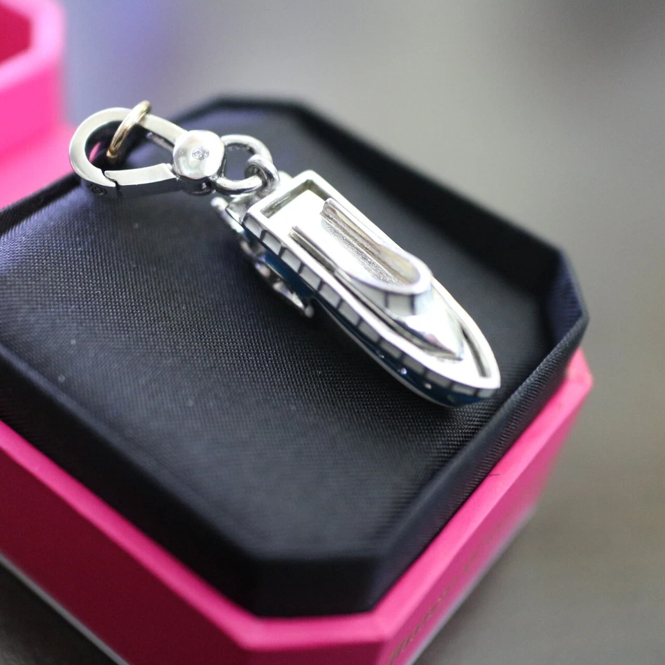 NUEVO CON ETIQUETAS NUEVO EN CAJA JUICY COUTURE 3D Speed Boat Pulsera Dije NUEVO Foto 3 de 4