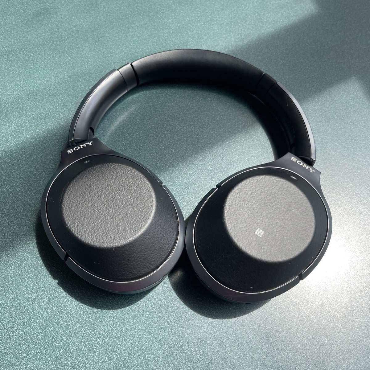 Sony WH-1000XM2 Over the Ear Noise Canceling Headphones Black