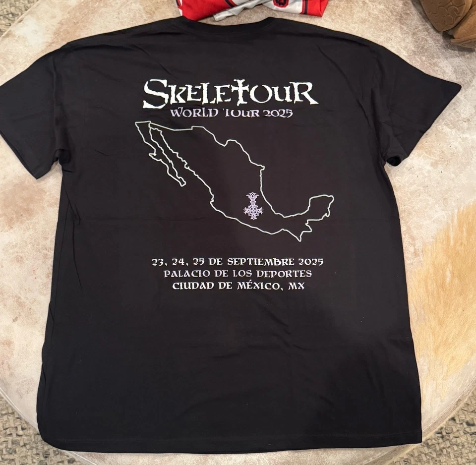 Camisa Oficial Ghost Skeletour 2025 Papa Ciudad de México Tour Licencia Skeleta ¡Guau! Foto 2 de 3