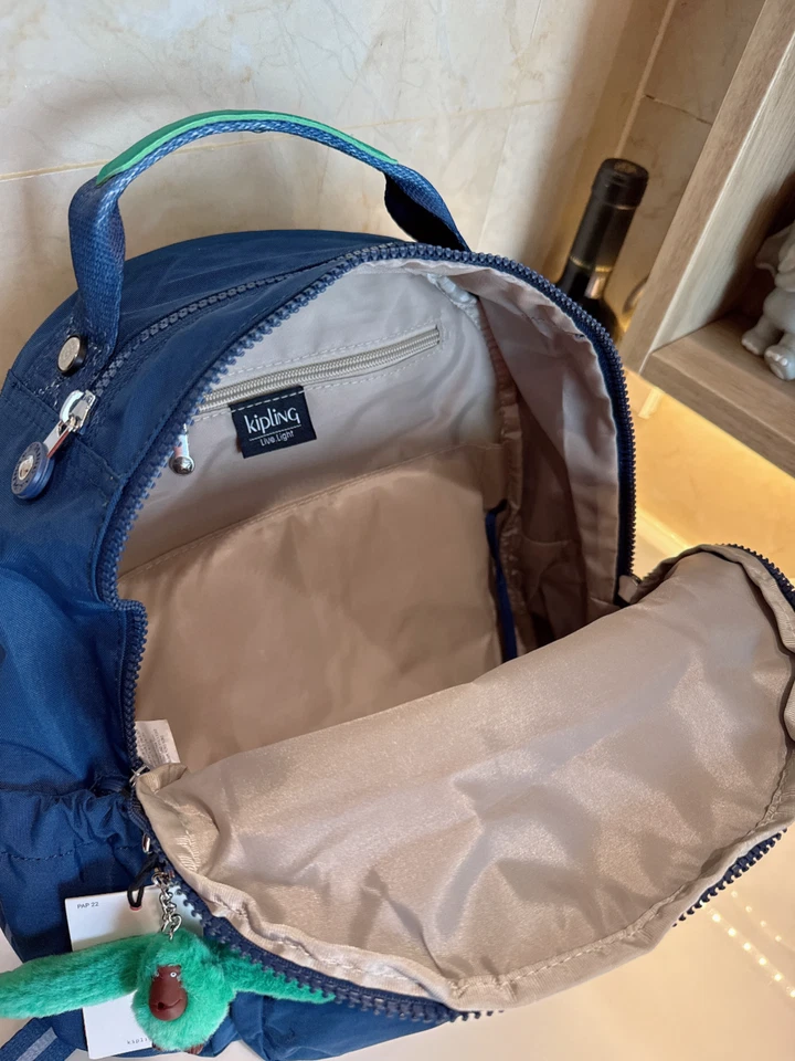 NUEVO CON ETIQUETAS Kipling Seoul Mochila Tableta Pequeña AZUL MARINO Rayas Bolso Escolar 37cm Altura Foto 4 de 4