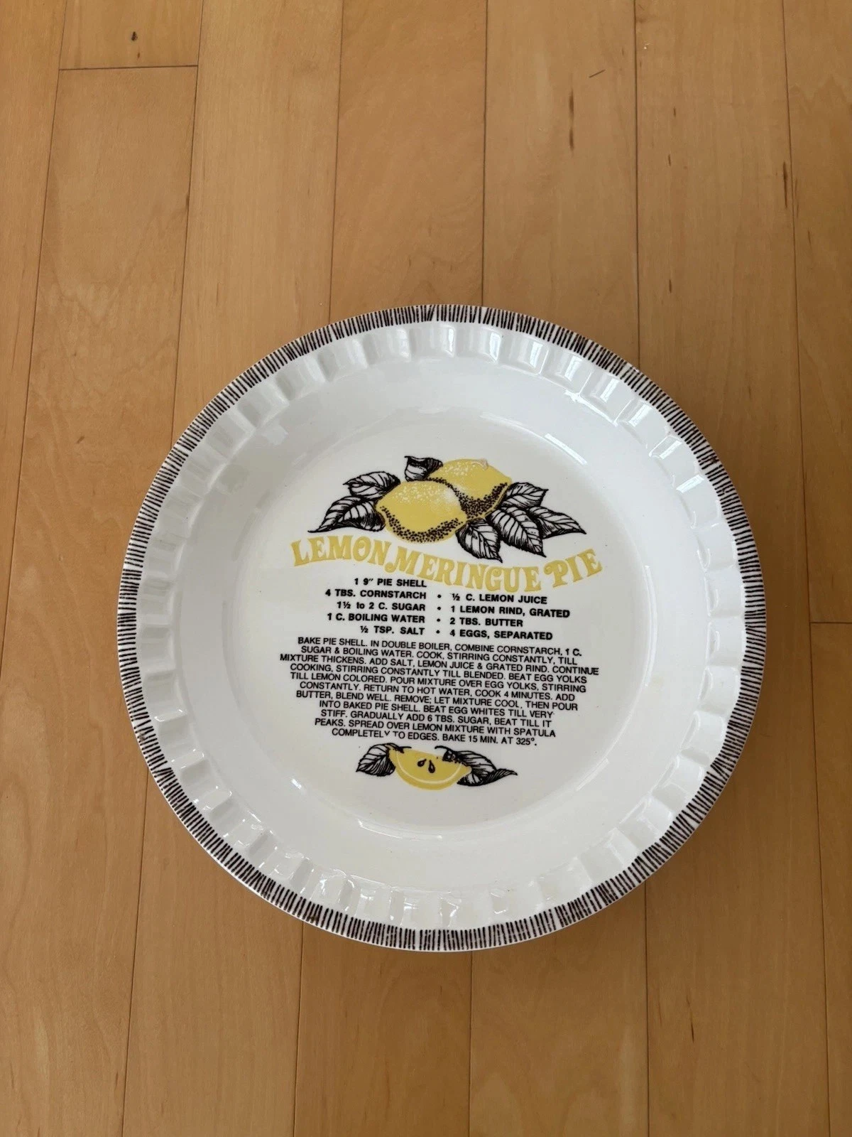 Vintage Royal China Jeannette Lemon Meringue Pie Recipe, White Fluted Edge, 9 in
Opens in a new wind