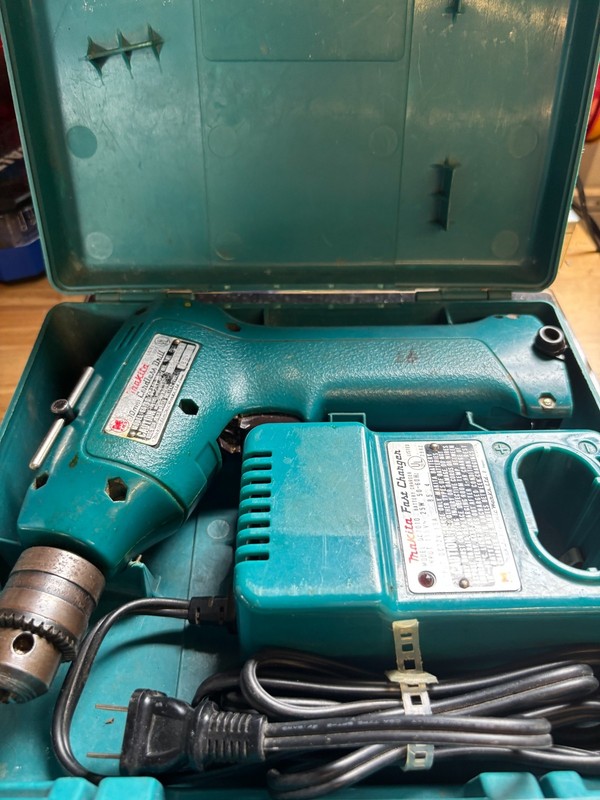Vintage Makita 6010D 7.2V 10mm Cordless Drill DC7010 Fast Charger with Case