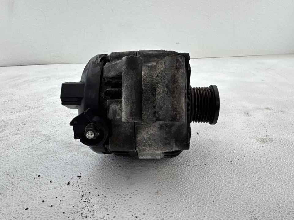 2011-2013 BMW 135i Alternator Assembly OEM 7591532 - Image 3 of 4