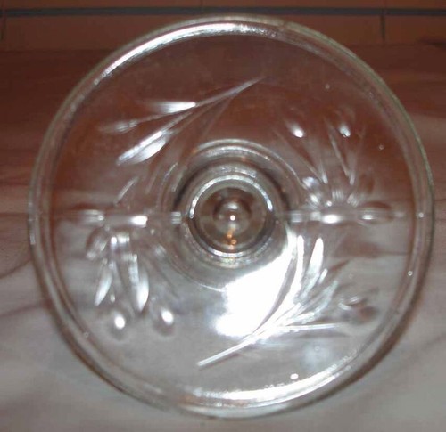 VINTAGE CLEAR CUT GLASS FLORAL OR DAISY PATTERN TAPER CANDLE STICK HOLDER - Picture 3 of 3