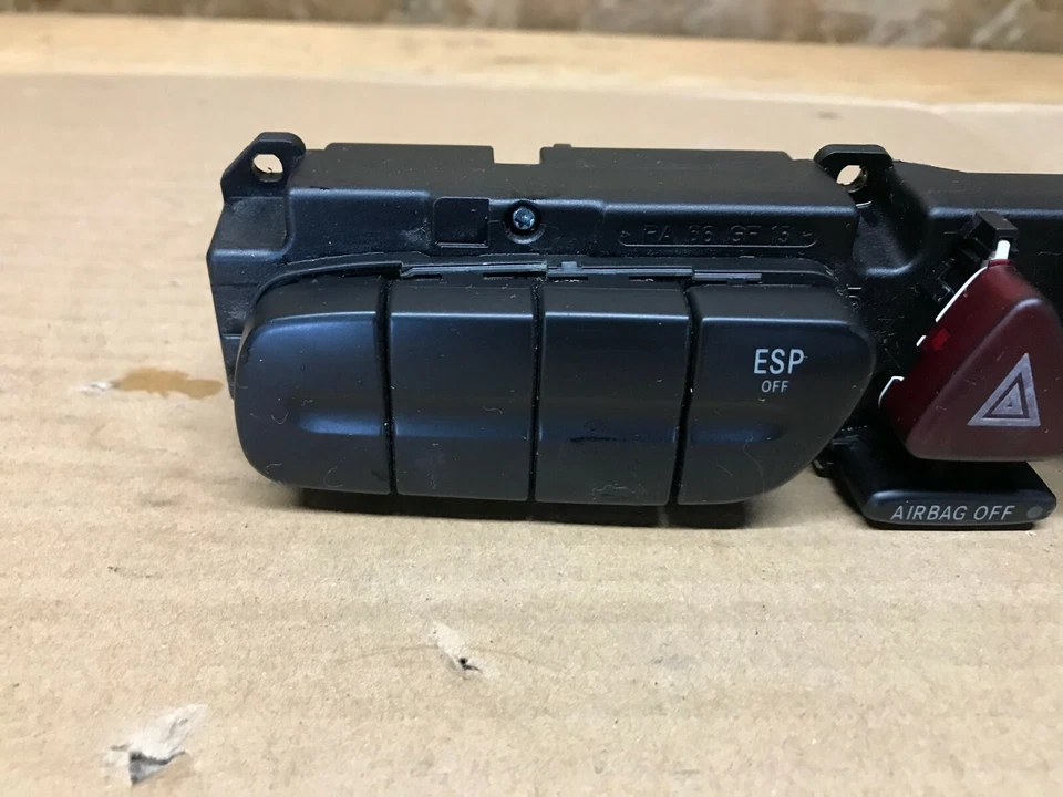 MERCEDES BENZ C230 W203 OEM 01-05 PAINEL INTERRUPTOR DE PERIGO AQUECEDOR INTERRUPTOR - Imagem 3 de 4