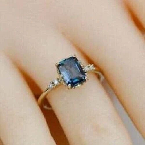 Antiguo anillo Art Deco de 3,30 quilates de zafiro azul con acabado en oro amarillo de 14 quilates Foto 3 de 4