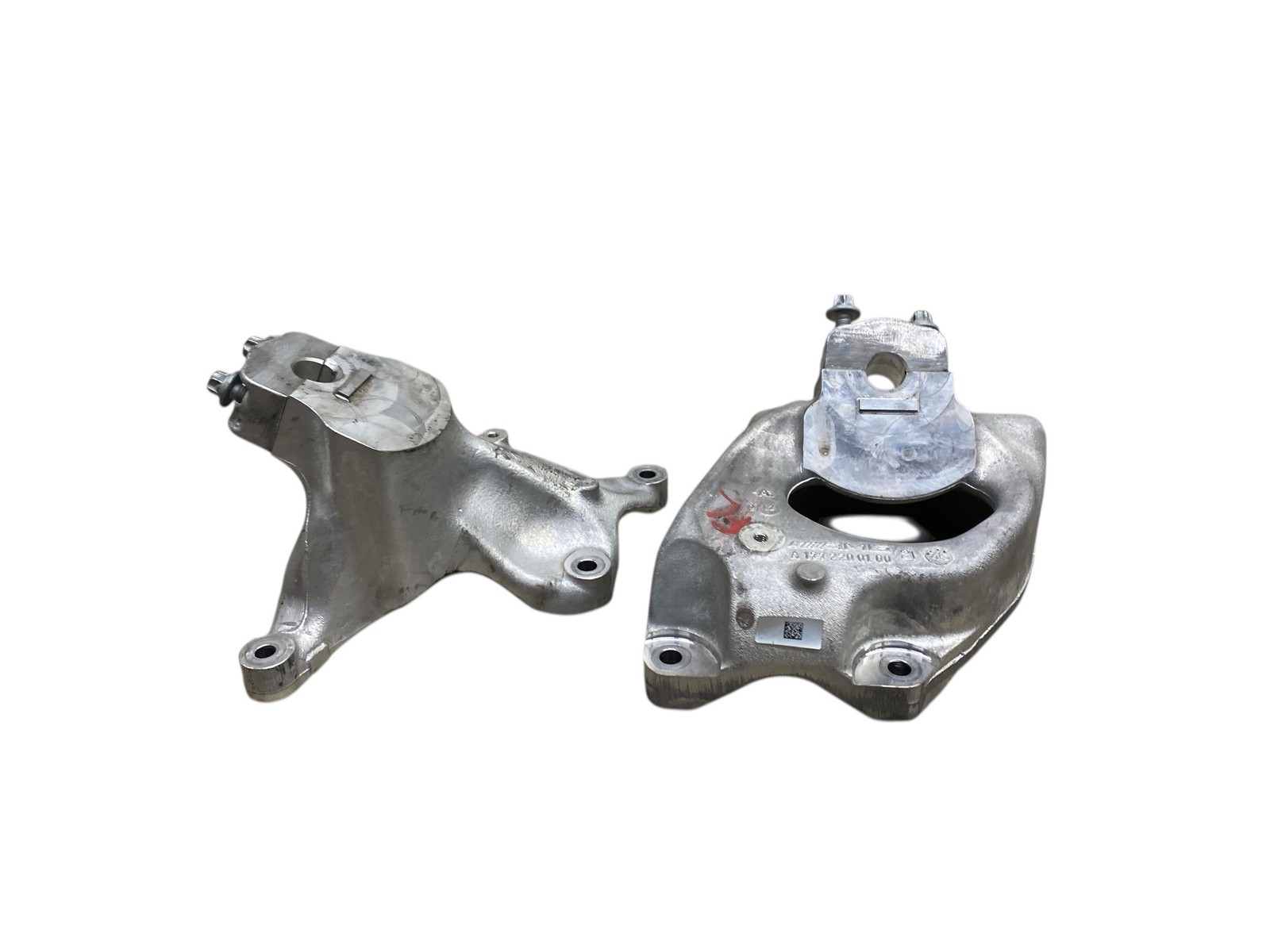 2022 Aston Martin V8 Vantage 4.0L M177 LH & RH Engine Motor Mount Bracket Set