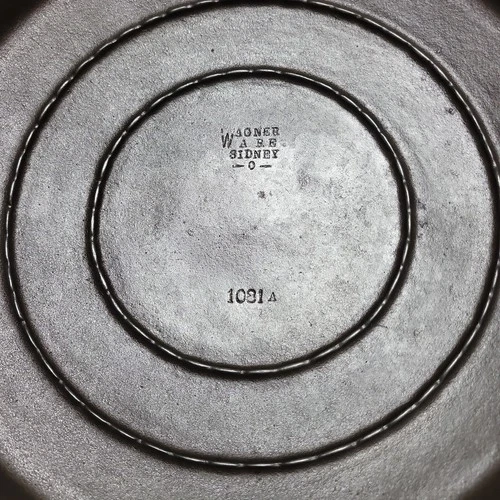 VINTAGE WAGNER WARE NO. 8 CAST IRON RINGED SKILLET LID COVER 1081 A