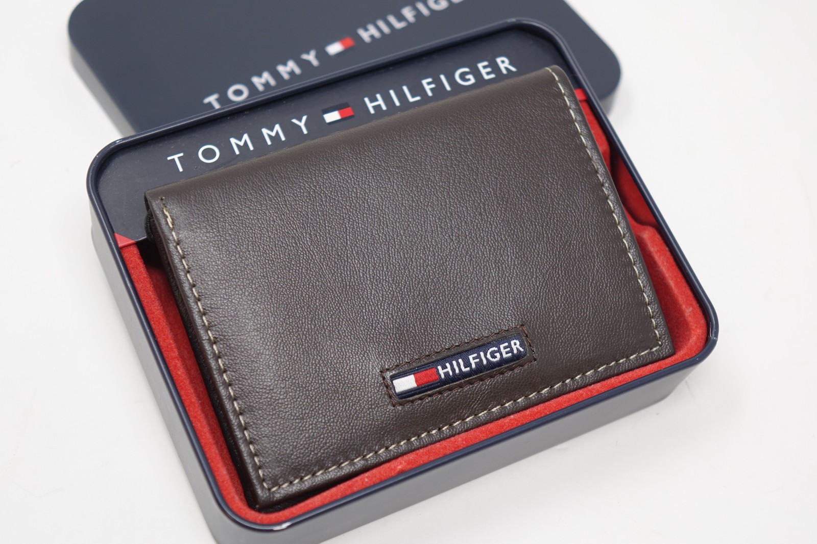 NEW Tommy Hilfiger Mens Brown Genuine Leather Logo Triold Wallet - Box 5290₽