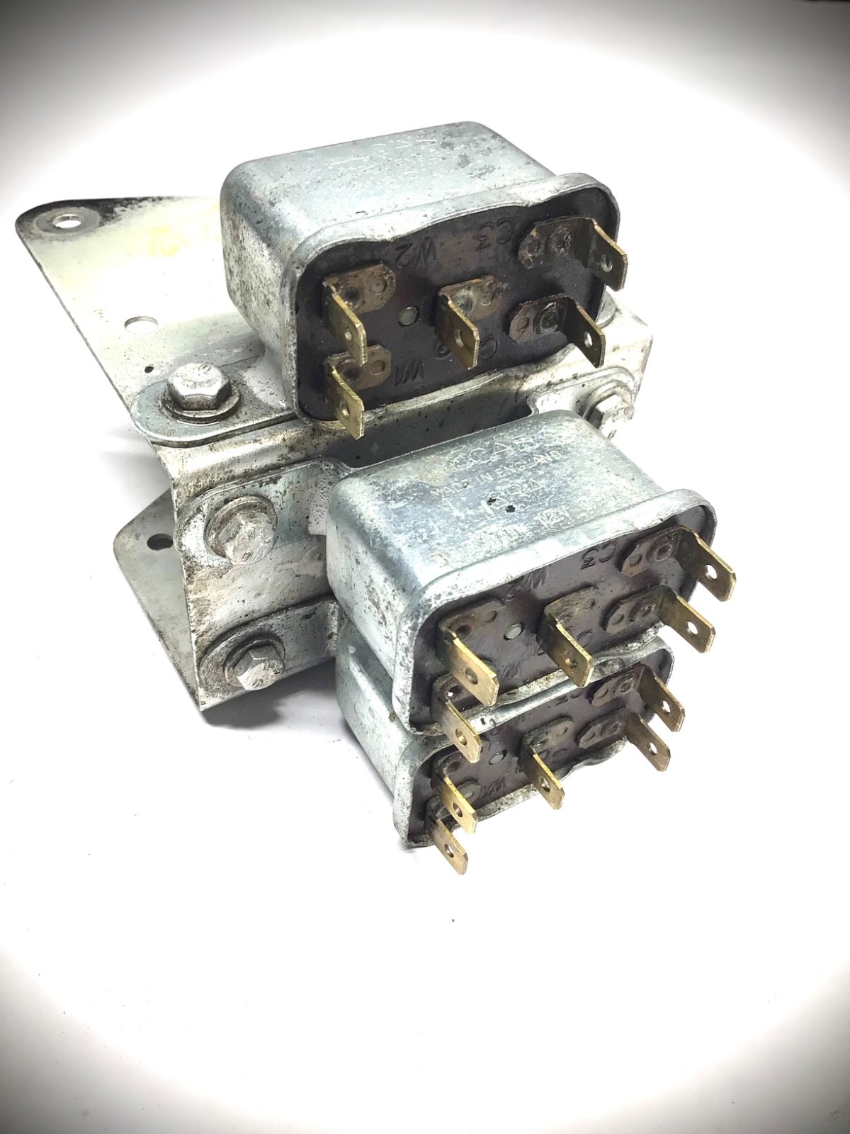 1966-80 Rolls Royce Silver Shadow Wraith II Front Right Side Relays & Bracket