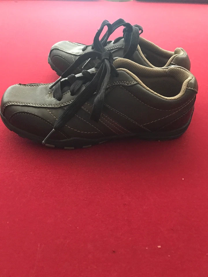 Zapatos informales marrón Cherokee para niños talla 4 Foto 4 de 4