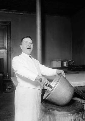 Charles Boccia a baker who after 35 years baking attempted a si- 1926 Old Photo