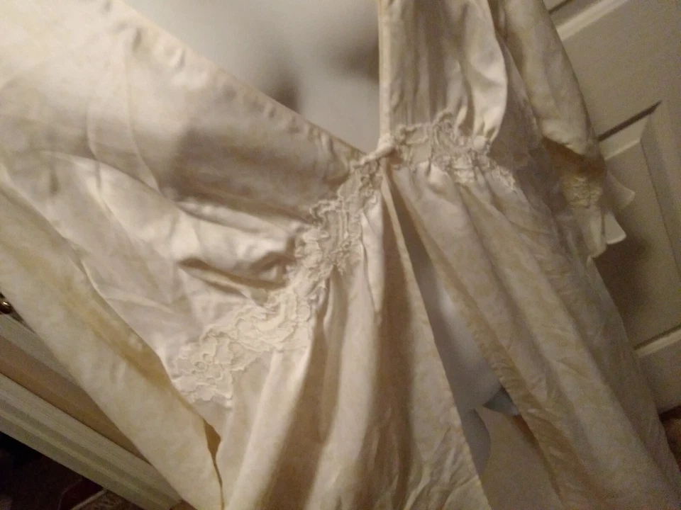 NUEVO CON ETIQUETAS Cabernet Marfil Crema Sedoso Peignoir Bata Encaje Borde Novia Talla PXL Foto 4 de 4